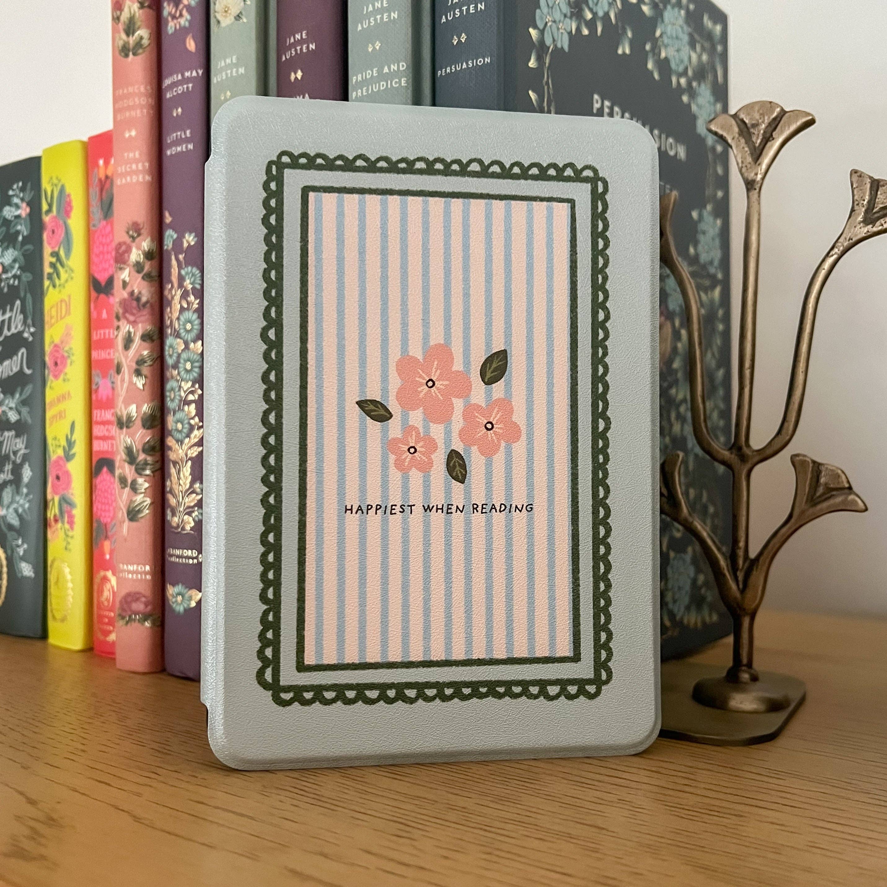 Happiest When Reading Kindle Case: Double Sided Print / Colorsoft / Paperwhite 12 Gen. (2024)