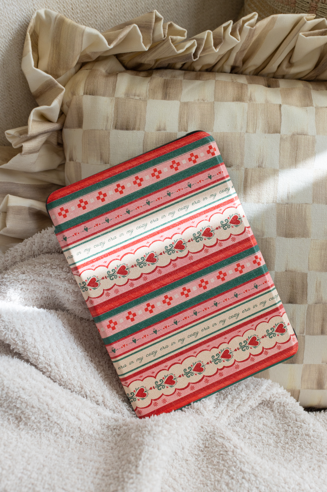 Cozy Wrapping Paper Kindle Case: 12th Generation  Kindle Paperwhite/Colorsoft (2024 -2026 7inch)