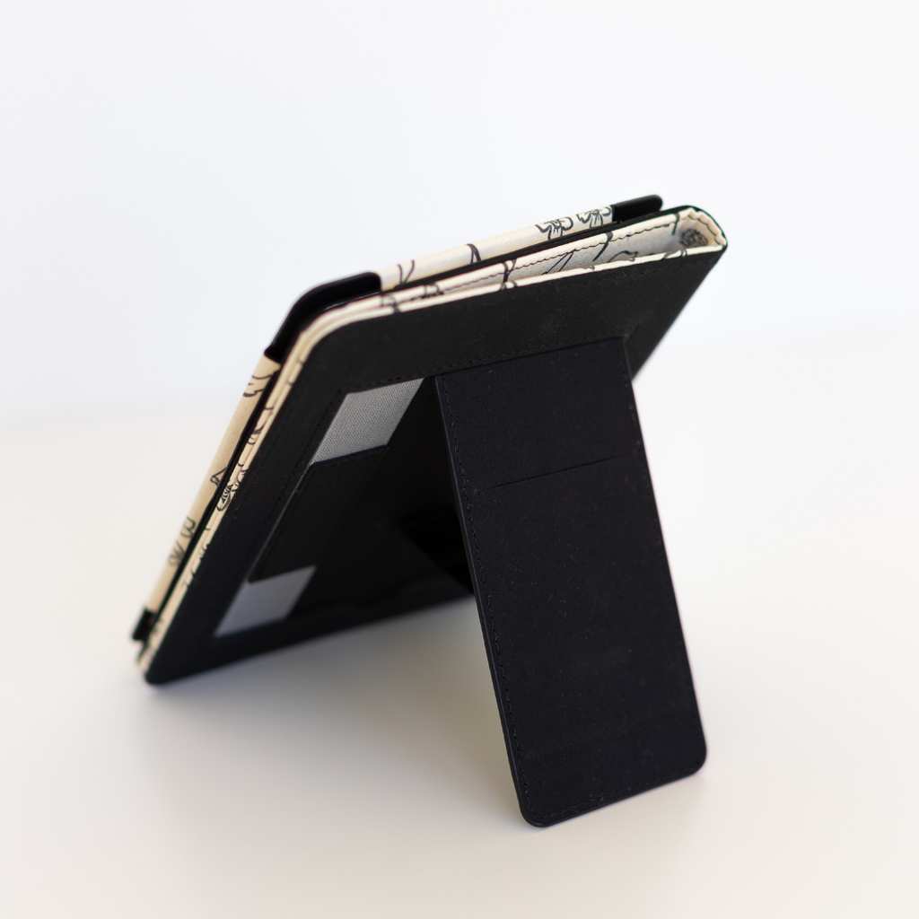 Pressed Floral Kindle Case | Bookish & Reading: Kindle Paperwhite (12th Generation)